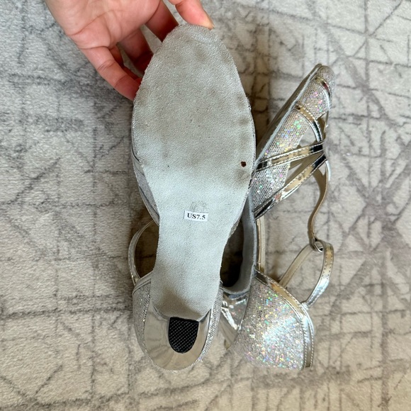 Women's Silver Glitter PU Ballroom Dance Shoes With Ankle Strap Size 7.5 - Picture 6 of 6